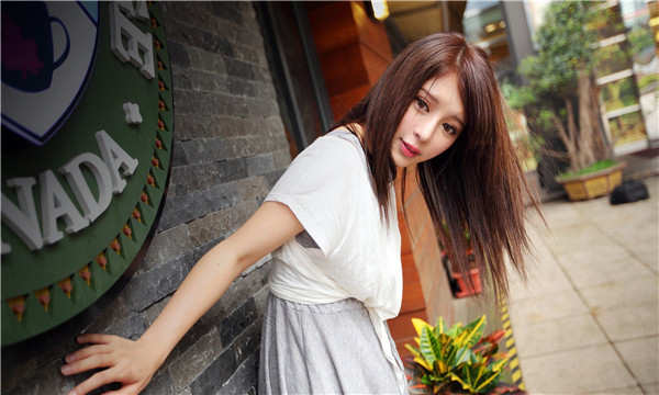 德格想找一个女性生孩子给报酬-｛找个女人生孩子多少钱｝